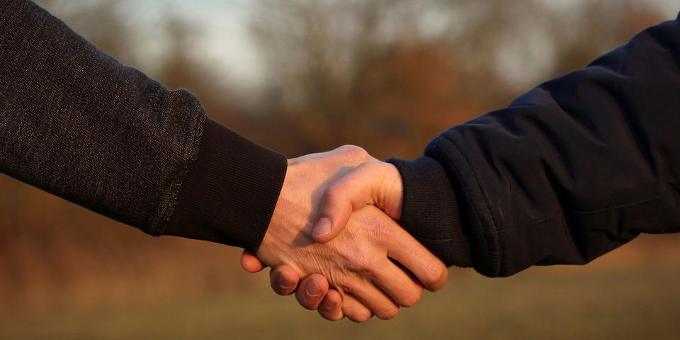 poignée de mains
